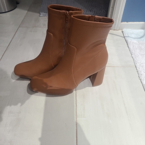 Ankle block heel booties - Picture 4 of 6